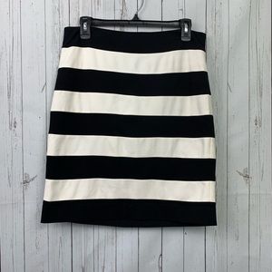 WHITE HOUSE BLACK MARKET | Skirt